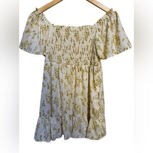 Davi & Dani Floral Printed V-Neck Ruffle Top